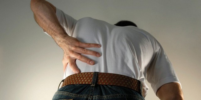 Даже неосторожное движение может привести к люмбаго