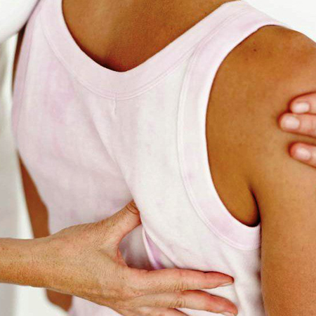 Когда делаю вздох болит спина