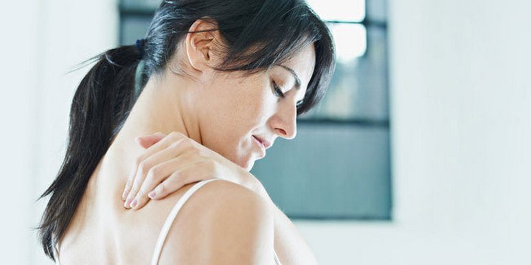 Тянущая и колющая боль под правой лопаткой Боли под лопаткой