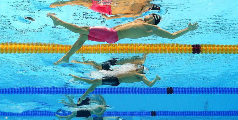 Можно ли плавать в бассейне если болит спина